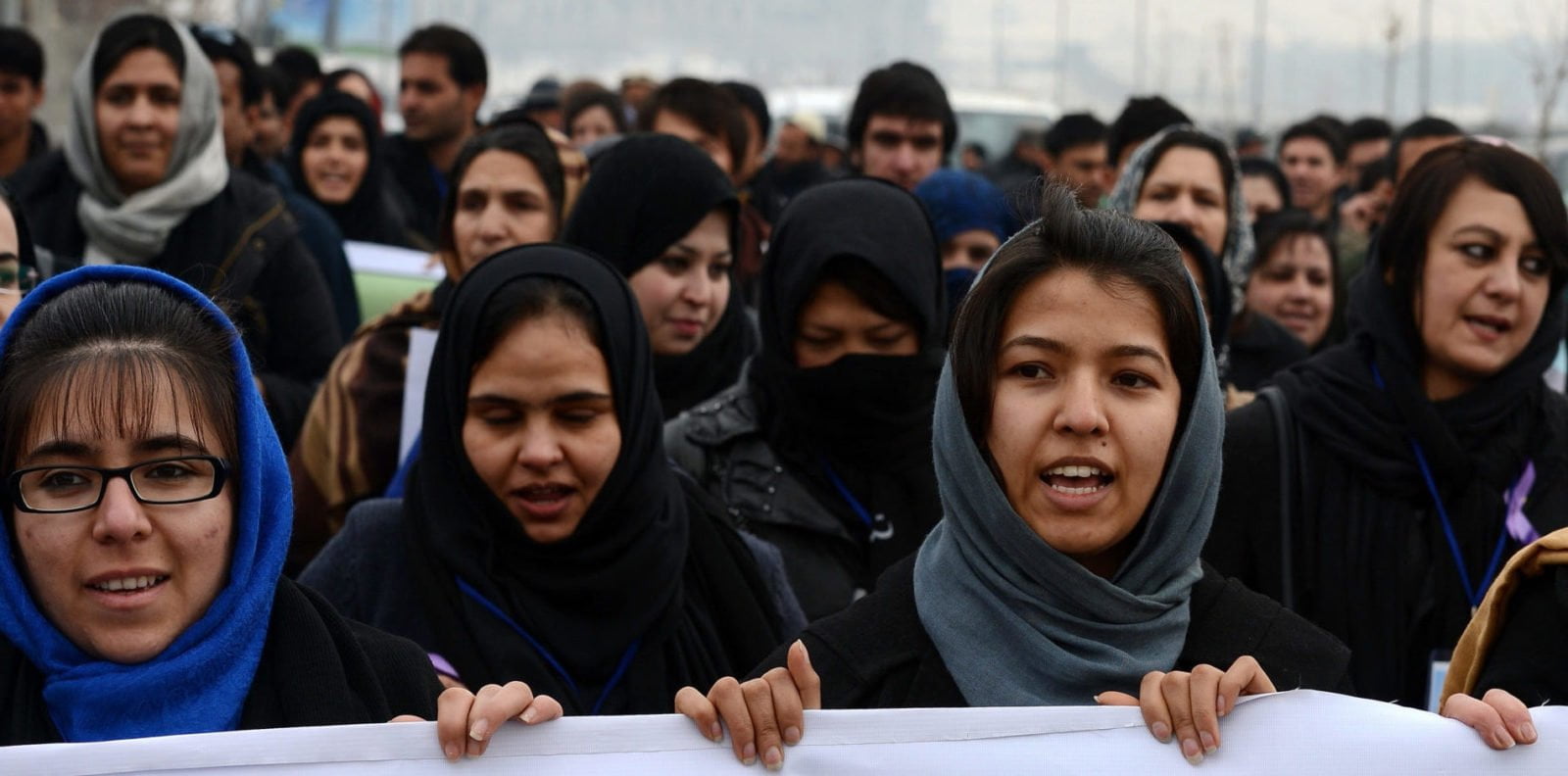 Protesters call for an end to violence against women in Afghanistan. © AFP / SHAH MARAI
