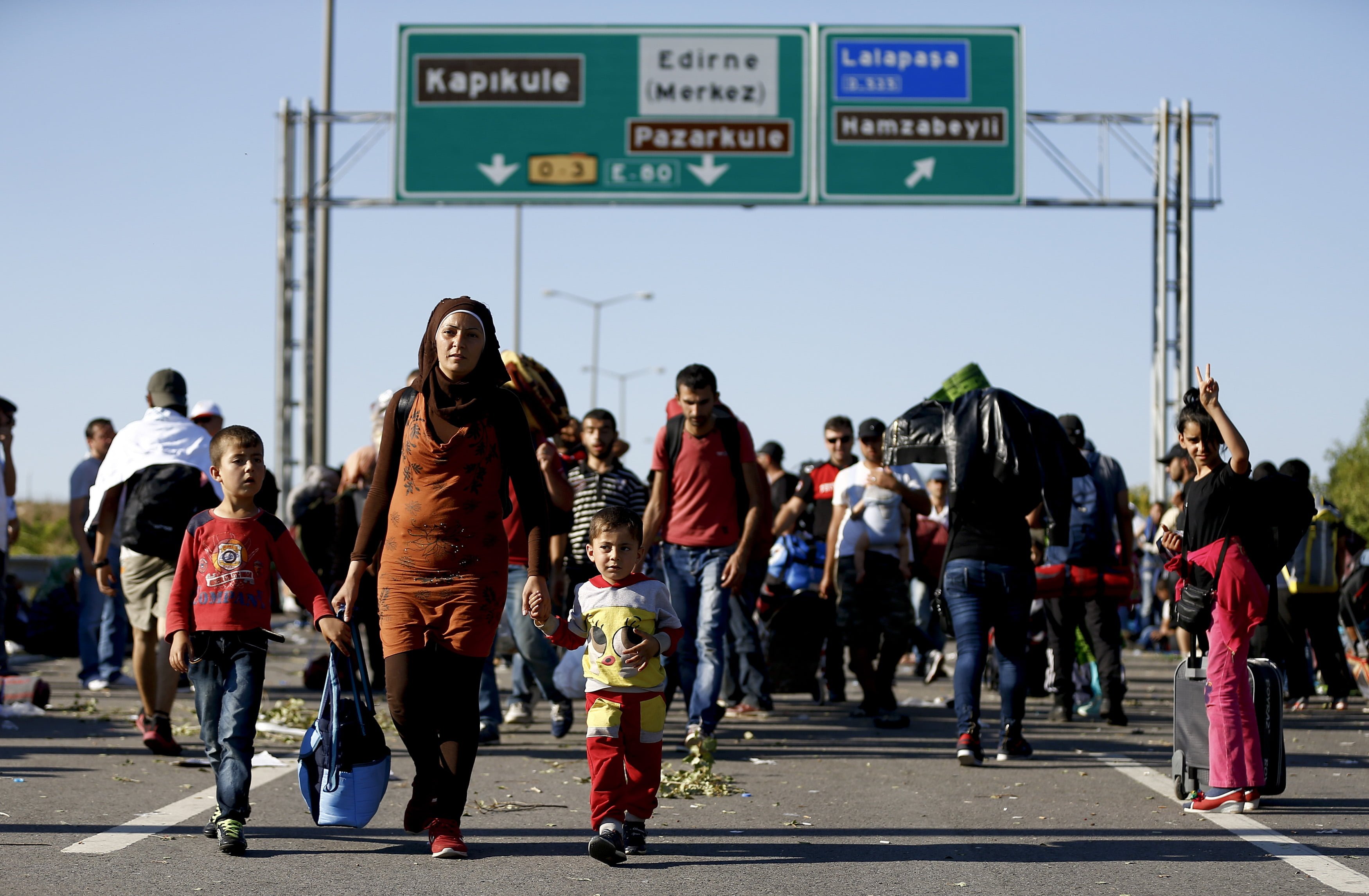Migrants walk on a highway near Edirne, Turkey, September 19, 2015. 