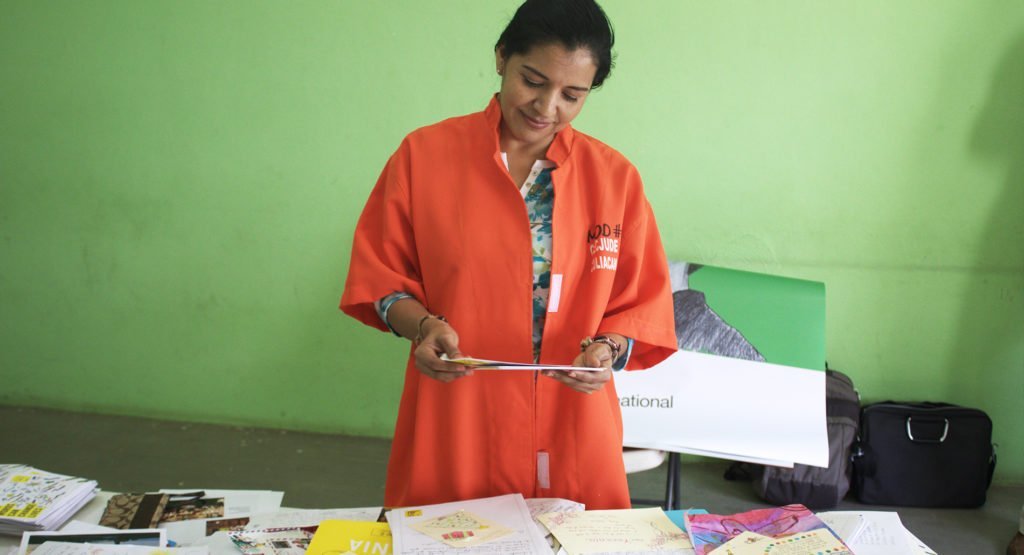 Yecenia Armenta reads messages from her supporters while still in prison, January 2016. © Amnesty International