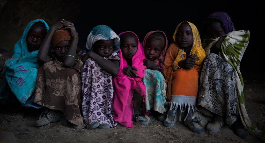 232485_darfur_-_adriana_ohanesian_sudan_children_girls_displaced