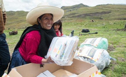 Máxima Acuña receives over 150 thousand letters from all over the world