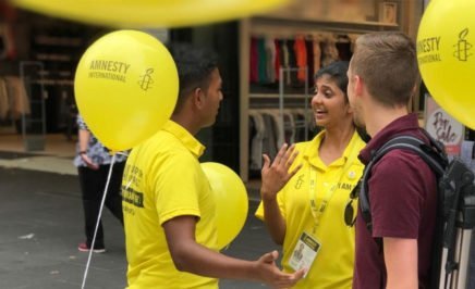 Amnesty face to face fundraisers at work. © AI