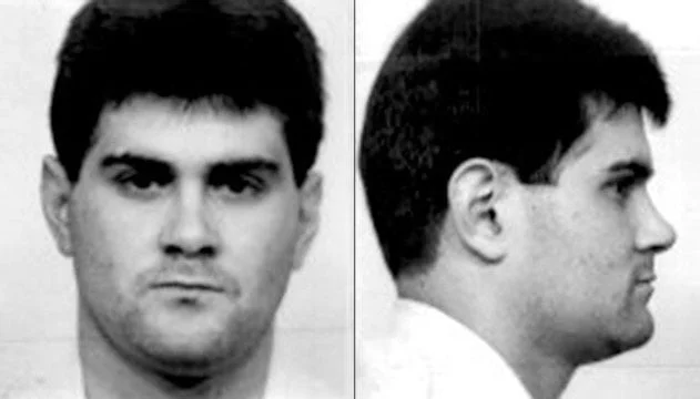 A mug shot of Cameron Todd Willingham. There are two photo side-by-side. One shows Willingham looking towards the camera, the other shows Willingham's side profile.