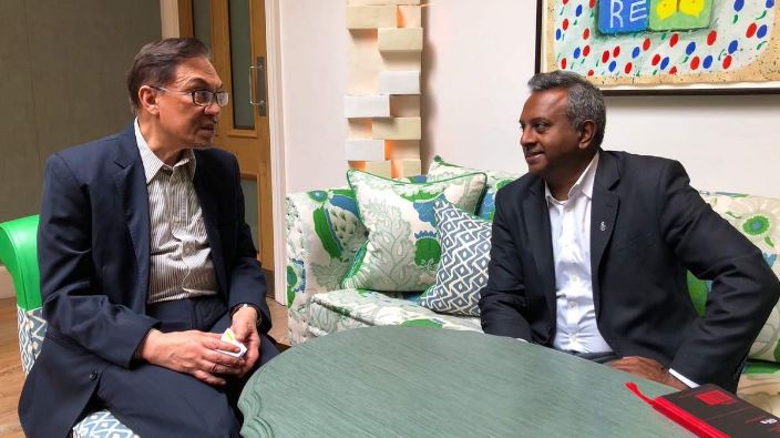 Anwar Ibrahim and Salil Shetty. Credit: Private