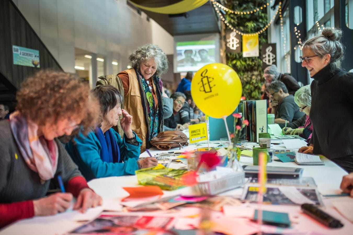 The 2019 writing marathon took place on December 14 at the Maison du développement durable. More than 400 people participated in this event which was an opportunity to meet in a festive and warm environment, punctuated by numerous musical performances, indoor and outdoor entertainment. Samuele co-spokesperson was on site.